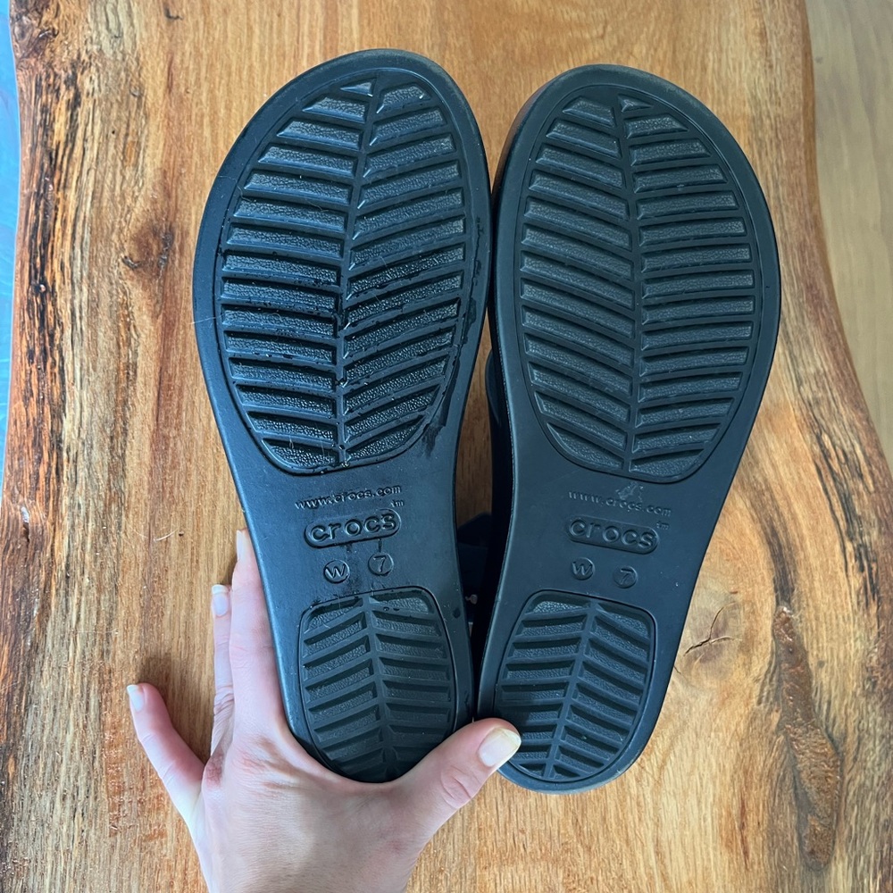 CROCS Brooklyn Low Wedge Black Sandals 7 - Picture 5 of 7